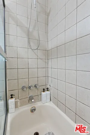 $3,400 | 442 North Orange Grove Avenue, Los Angeles, CA 90036
