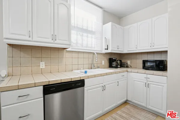 $3,400 | 442 North Orange Grove Avenue, Los Angeles, CA 90036