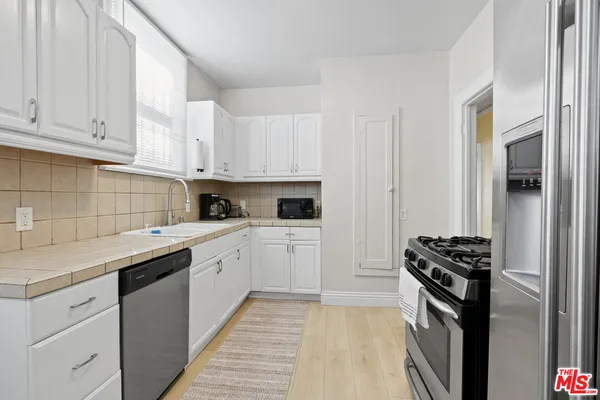 $3,400 | 442 North Orange Grove Avenue, Los Angeles, CA 90036