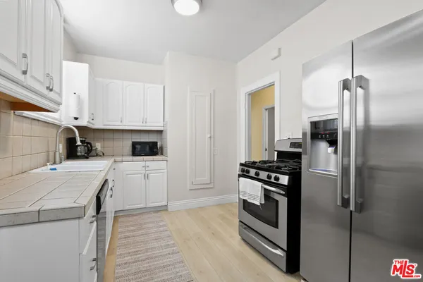 $3,400 | 442 North Orange Grove Avenue, Los Angeles, CA 90036