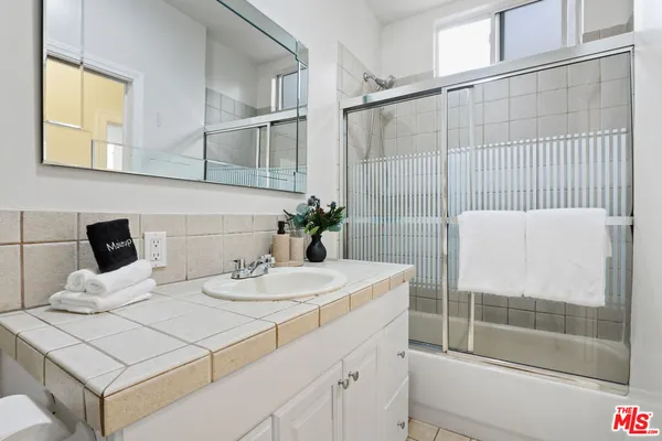 $3,400 | 442 North Orange Grove Avenue, Los Angeles, CA 90036