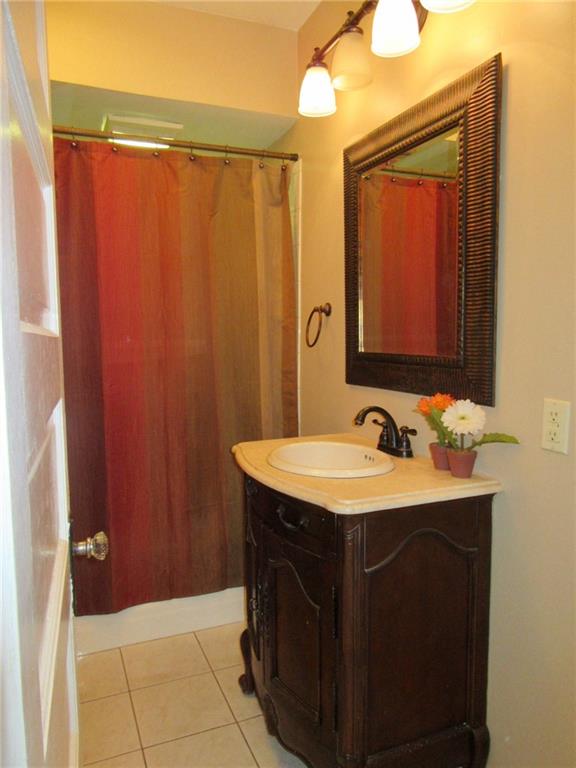 3995 Tuscarawas Road Beaver, PA 15009 - Photo 15 of 25 Upper Level Full Bath.....