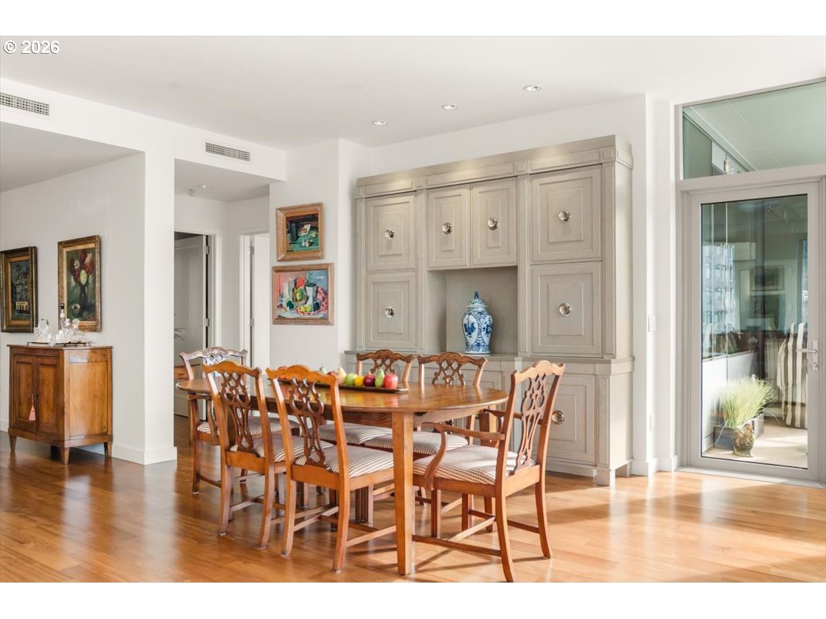 841 Southwest Gaines Street, Unit 1412 Portland, OR 97239 - Photo 14 of 41 Dining Room