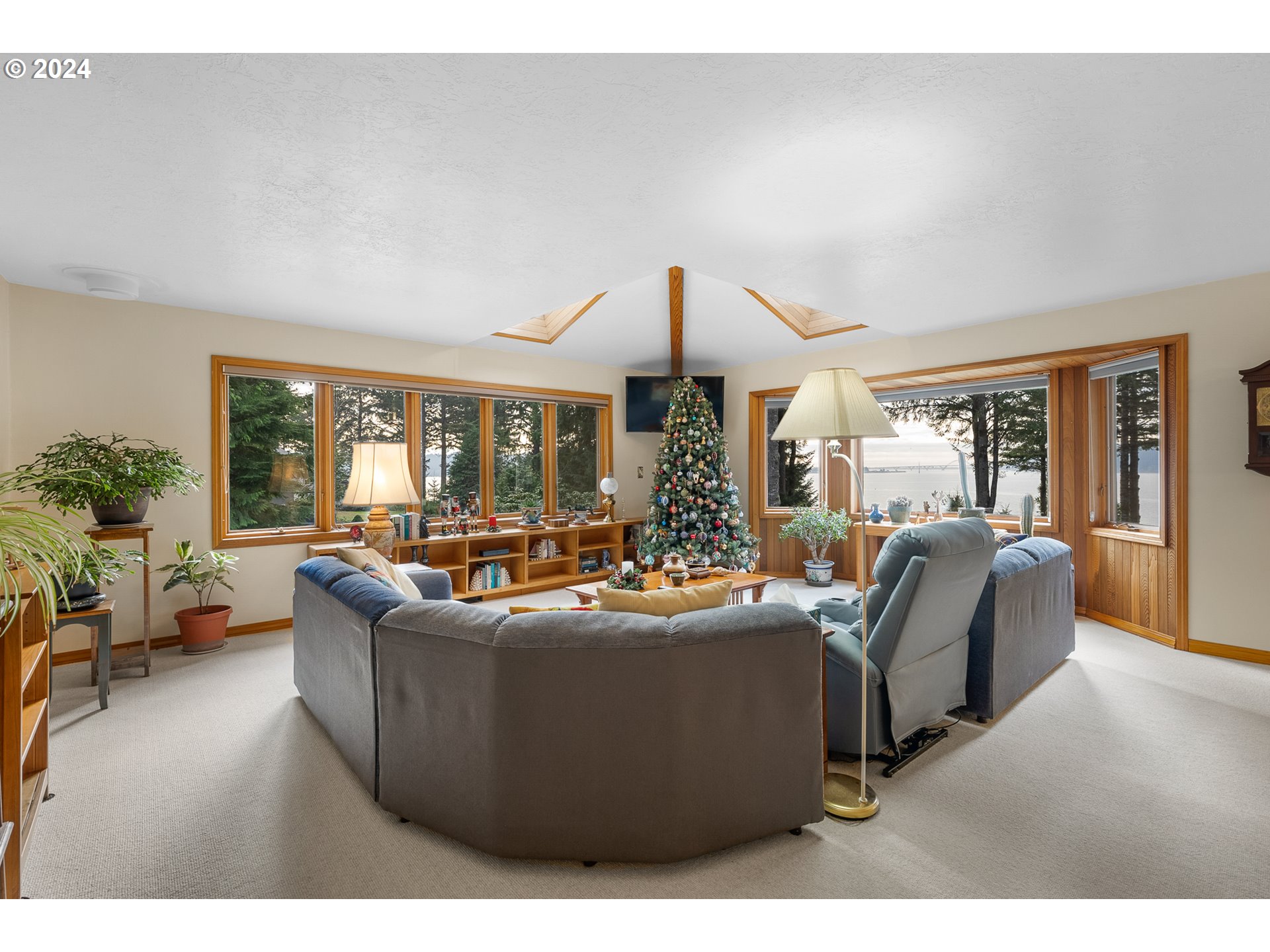 2846 North Bayview Road Waldport, OR 97394 - Photo 16 of 48 Gallery Image 16