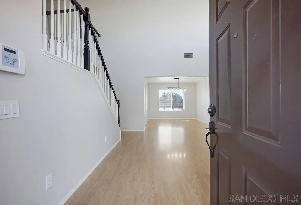 27983 Springhaven Street Murrieta, CA 92563 - Photo 4 of 38