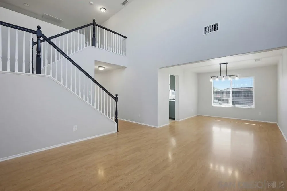 27983 Springhaven Street Murrieta, CA 92563 - Photo 5 of 38