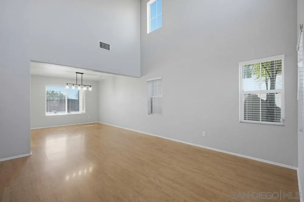 27983 Springhaven Street Murrieta, CA 92563 - Photo 6 of 38