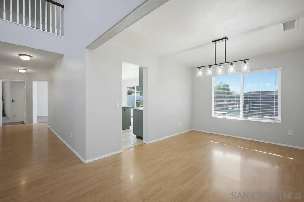 27983 Springhaven Street Murrieta, CA 92563 - Photo 7 of 38