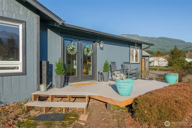 a view of outdoor space yard deck and patio
