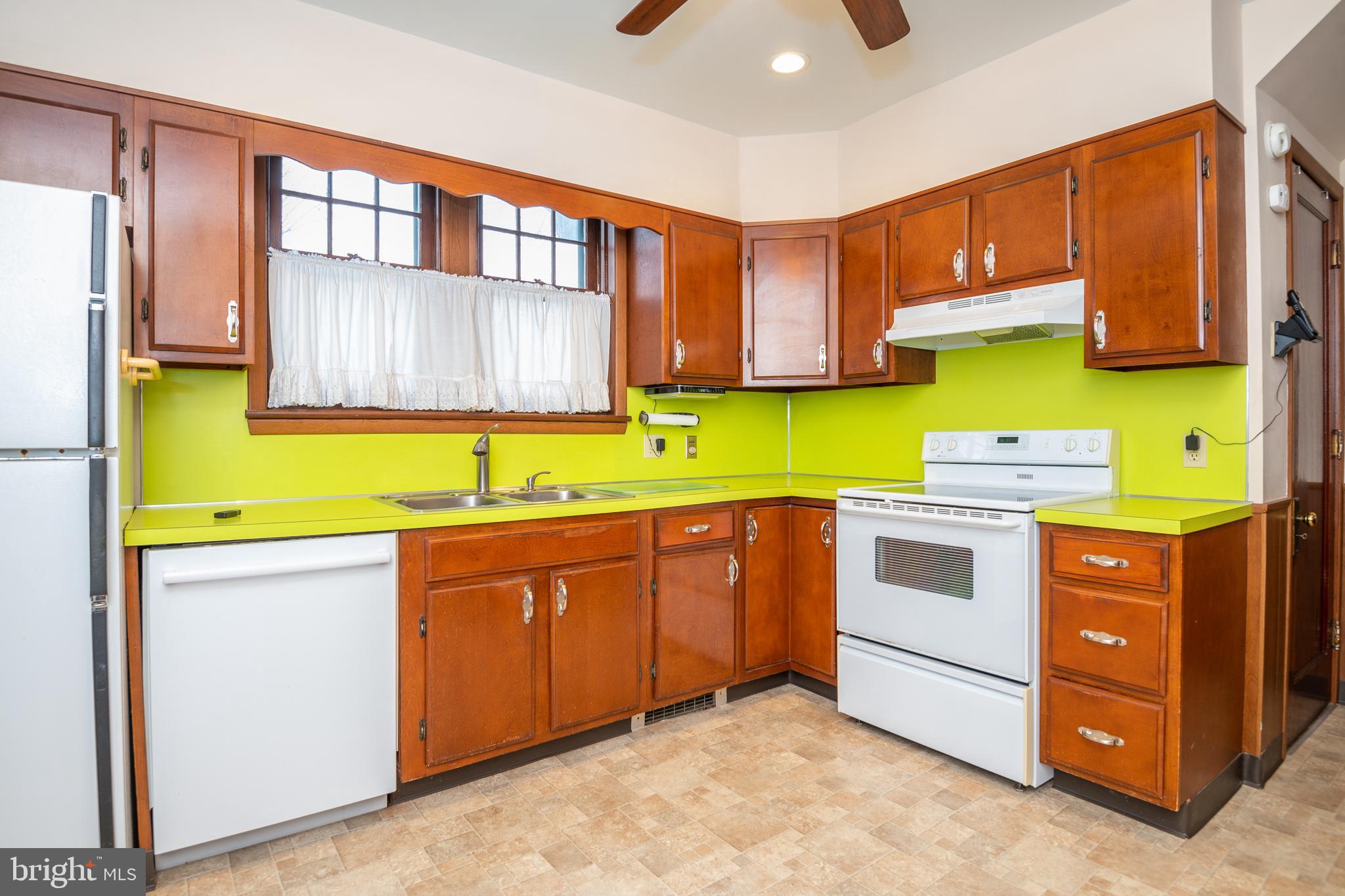 2120 Butztown Road Bethlehem, PA 18017 - Photo 22 of 30