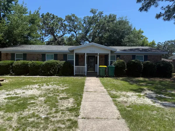 $1,900 | 700 Mayflower Avenue, Fort Walton Beach, FL 32547