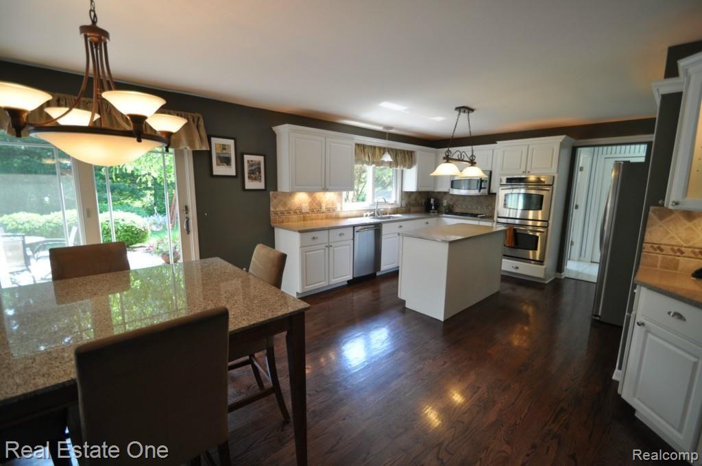 1808 Chase Drive Rochester, MI 48307 - Photo 8 of 30 8.JPG