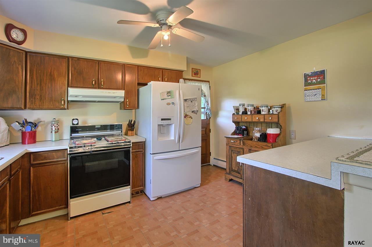 2595 Springwood Road York, PA 17402 - Photo 11 of 30 Gallery Image 11