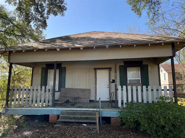 a house view with a outdoor space