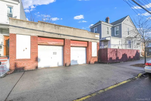 $875,000 | 194 Crystal Street | City Line