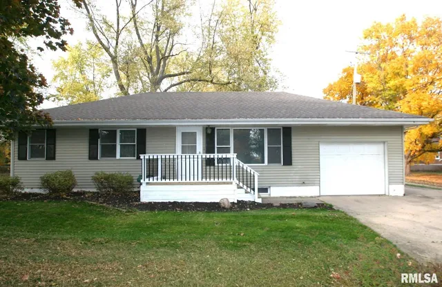 $199,900 | 204 East 4th Street, Mackinaw, IL 61755