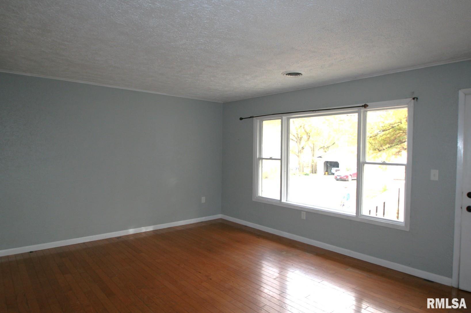 204 East 4th Street Mackinaw, IL 61755 - Photo 13 of 27