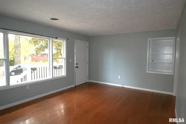 $199,900 | 204 East 4th Street, Mackinaw, IL 61755