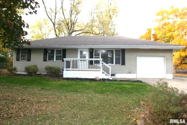 $199,900 | 204 East 4th Street, Mackinaw, IL 61755
