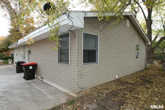 $199,900 | 204 East 4th Street, Mackinaw, IL 61755