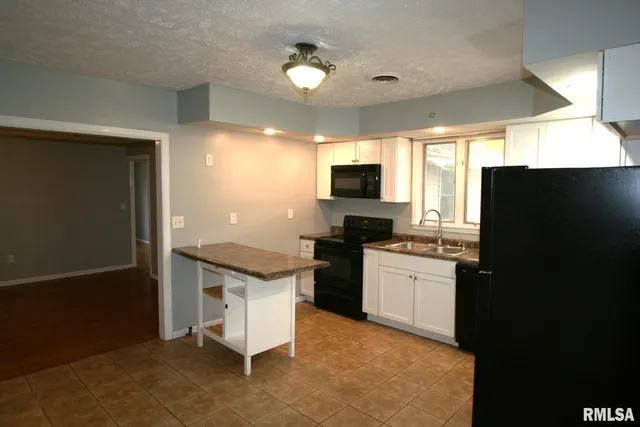 $199,900 | 204 East 4th Street, Mackinaw, IL 61755