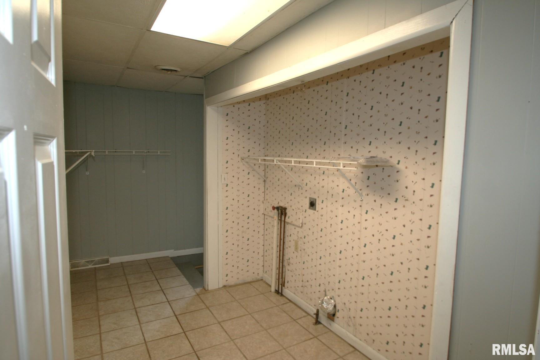 204 East 4th Street Mackinaw, IL 61755 - Photo 6 of 27