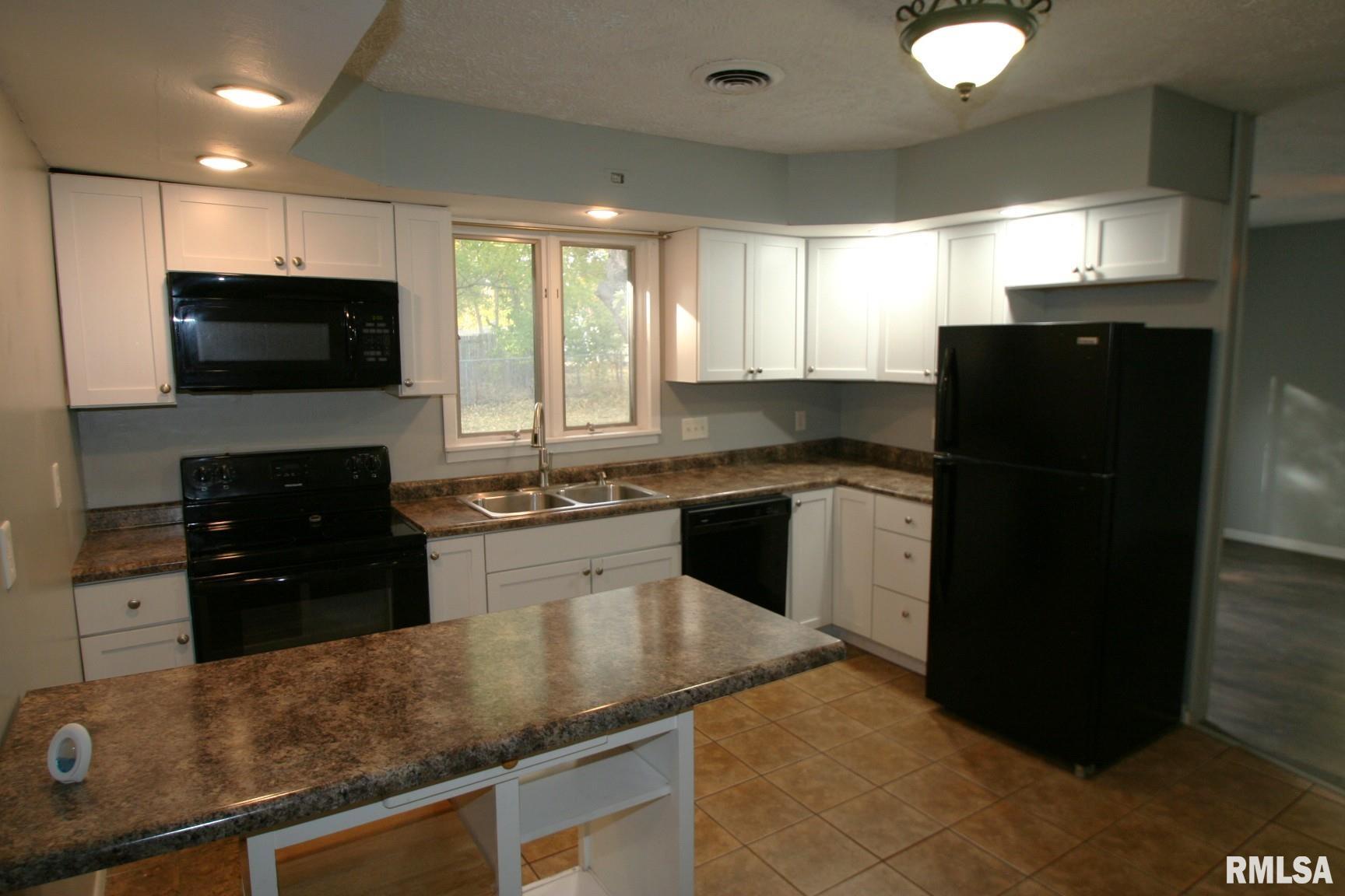 204 East 4th Street Mackinaw, IL 61755 - Photo 7 of 27