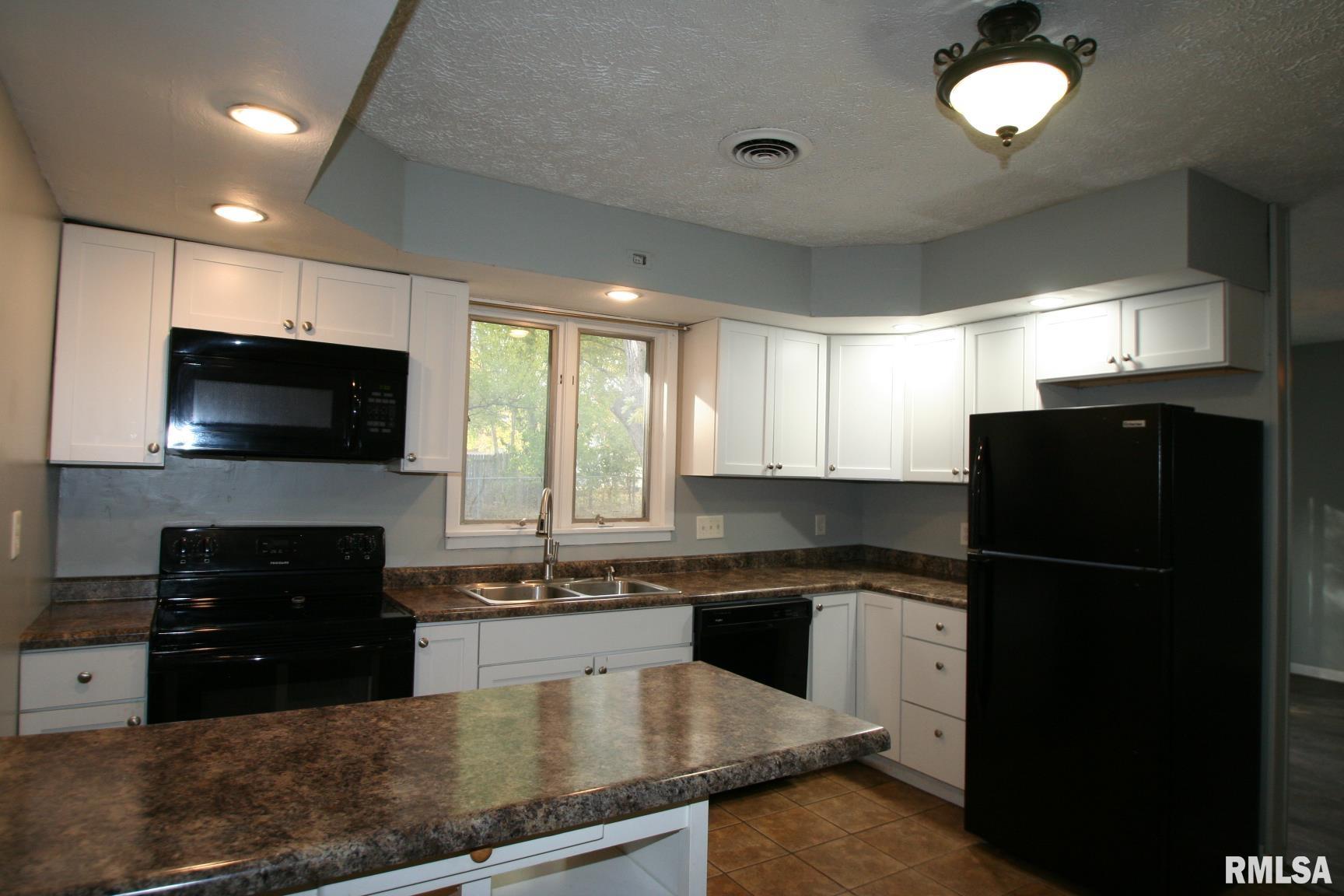 204 East 4th Street Mackinaw, IL 61755 - Photo 8 of 27