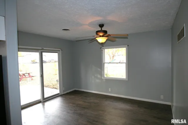 $199,900 | 204 East 4th Street, Mackinaw, IL 61755