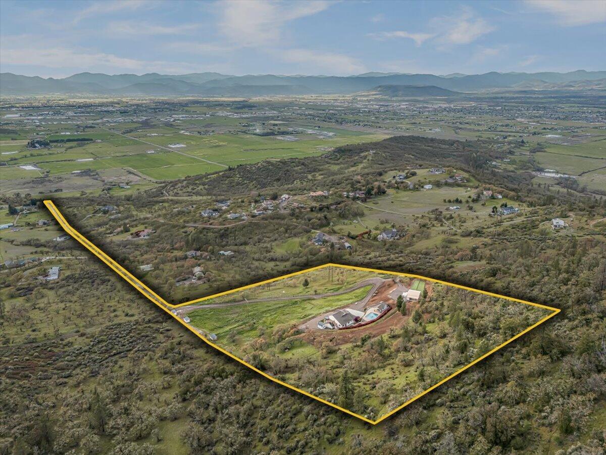 4002 Dry Creek Road Medford, OR 97504 - Photo 36 of 45