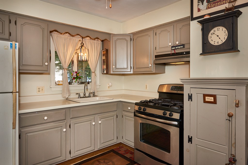 254 Pheland Street Springfield, MA 01109 - Photo 11 of 21 Gallery Image 11