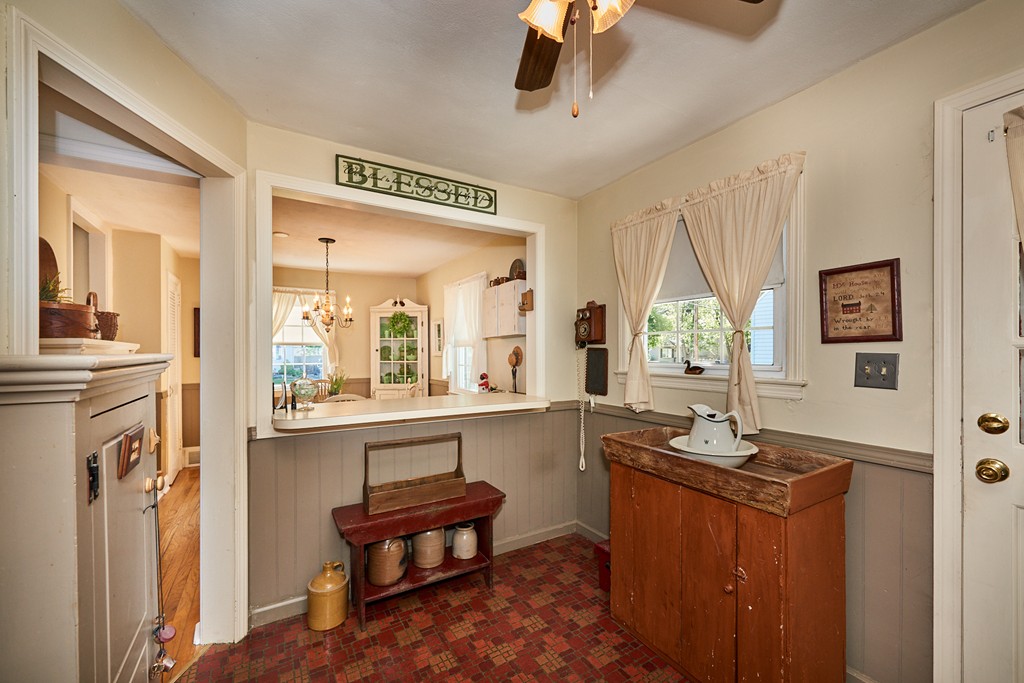 254 Pheland Street Springfield, MA 01109 - Photo 12 of 21 Gallery Image 12