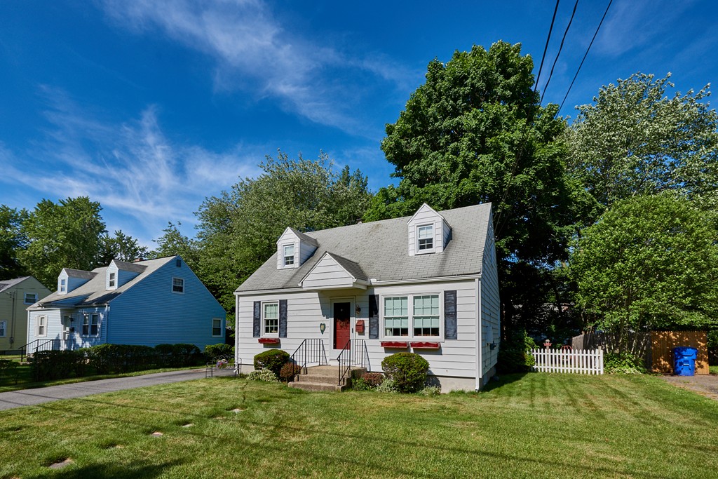 254 Pheland Street Springfield, MA 01109 - Photo 2 of 21 Gallery Image 2