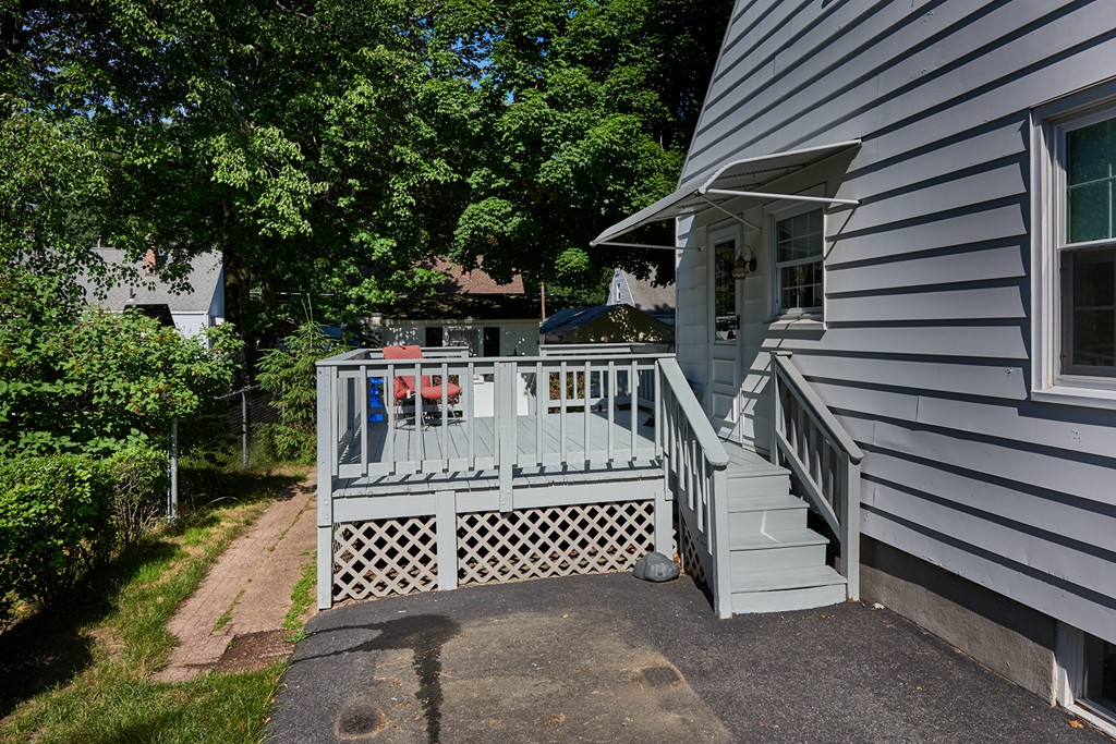 254 Pheland Street Springfield, MA 01109 - Photo 3 of 21 Gallery Image 3