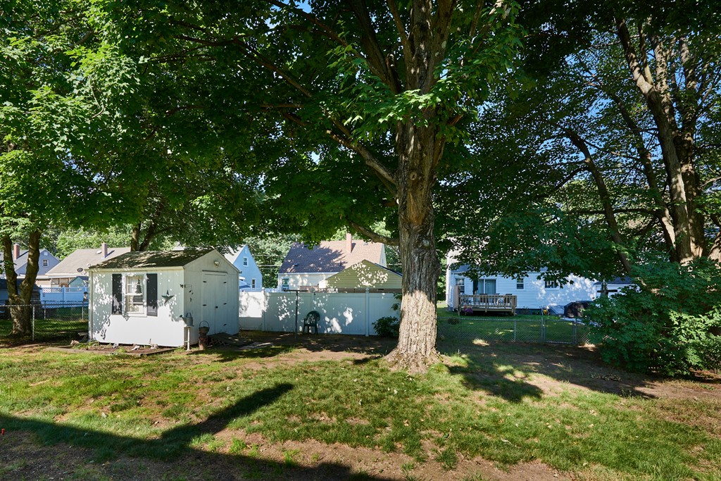 254 Pheland Street Springfield, MA 01109 - Photo 4 of 21 Gallery Image 4