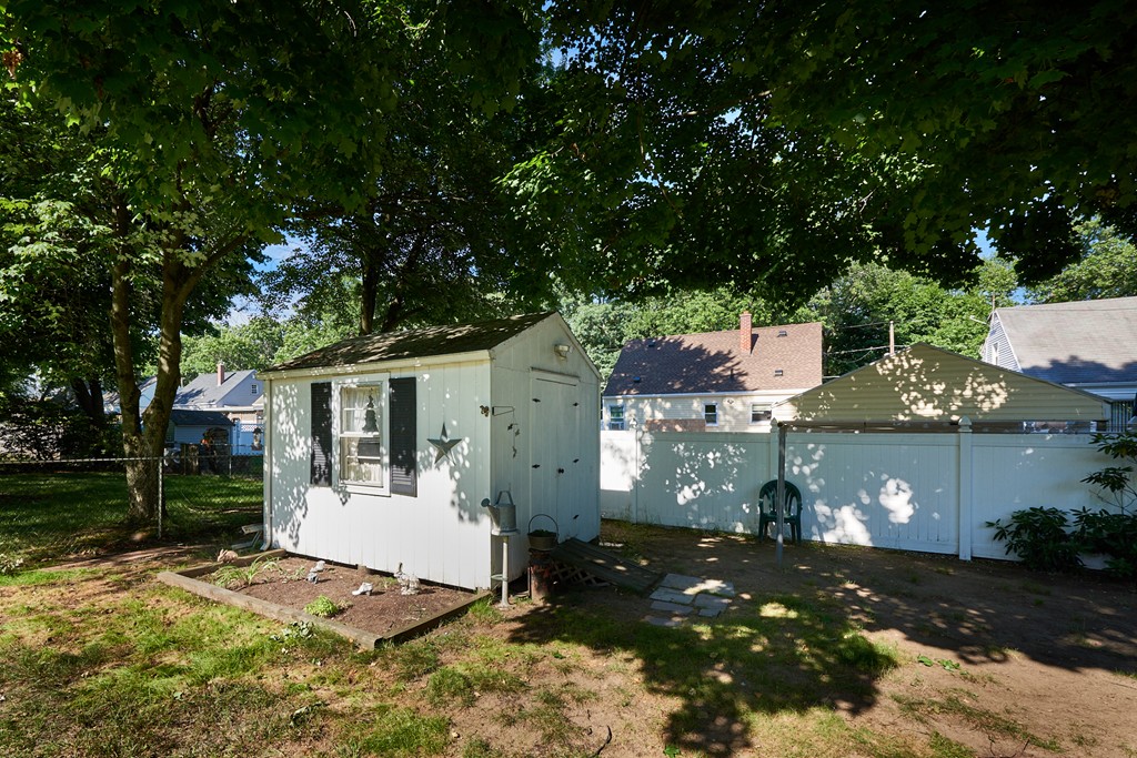 254 Pheland Street Springfield, MA 01109 - Photo 5 of 21 Gallery Image 5