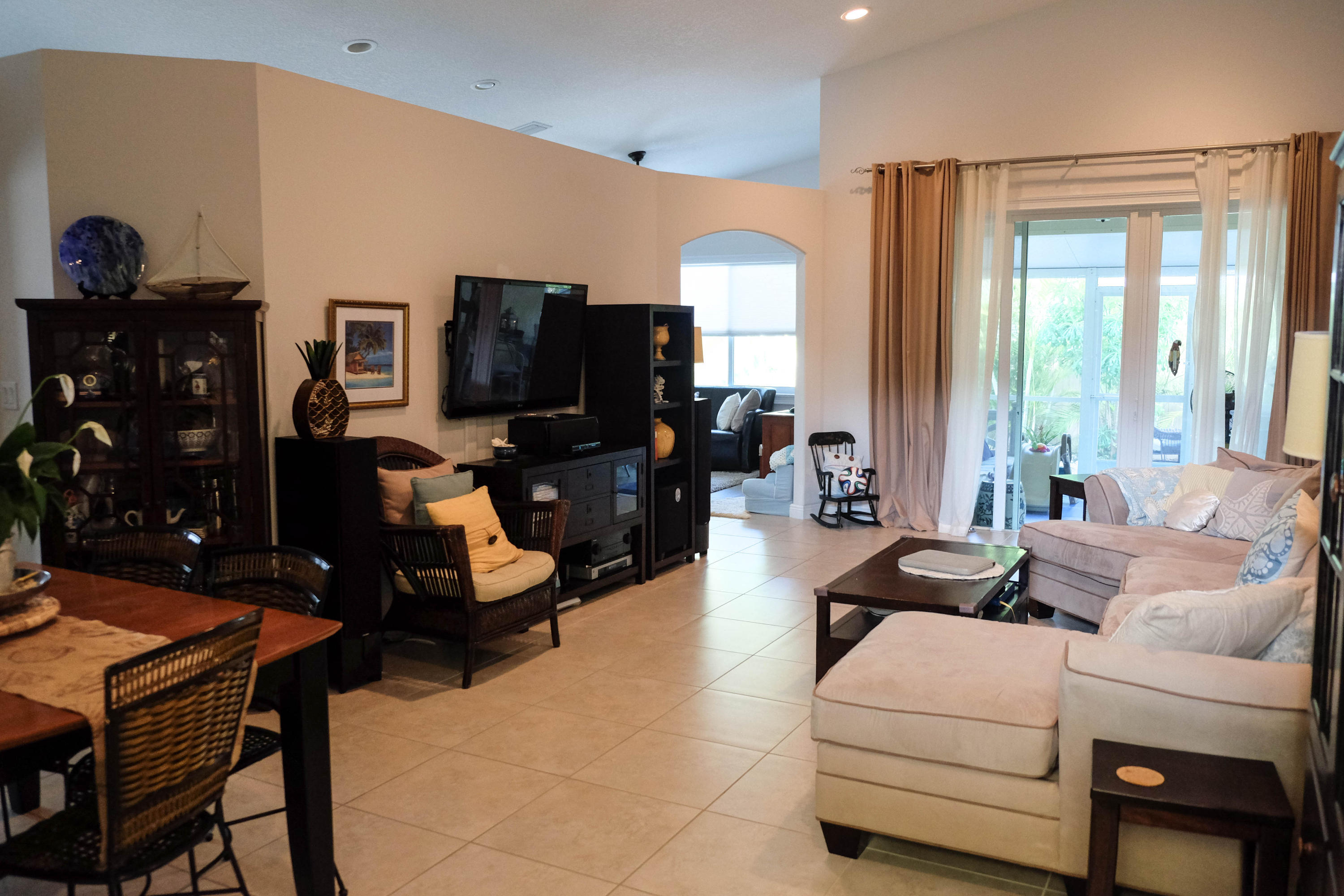 204 2nd Street Key Largo, FL 33037 - Photo 9 of 28 Main Living Room