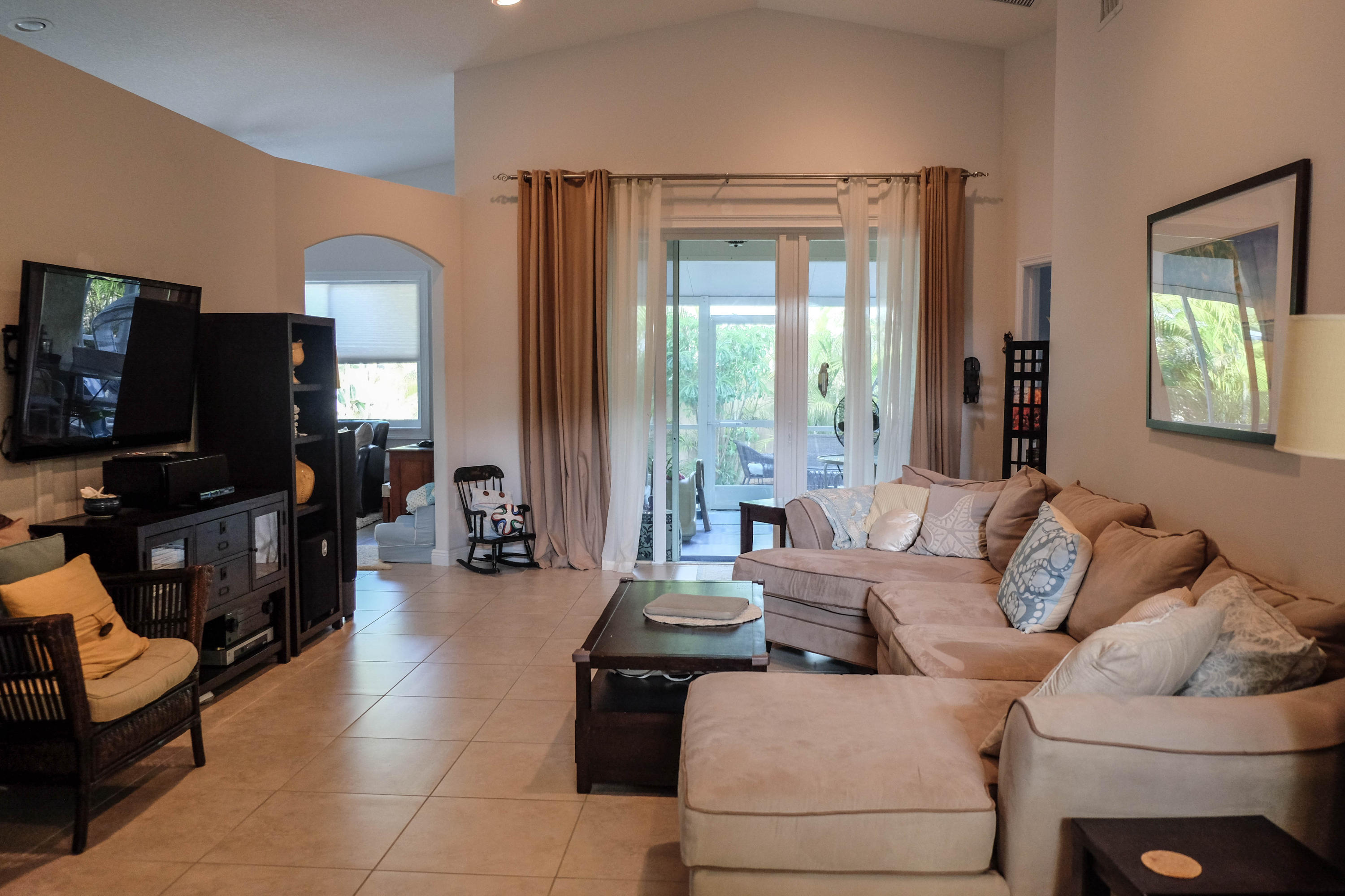 204 2nd Street Key Largo, FL 33037 - Photo 10 of 28 Main Living Room