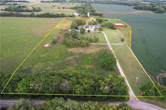 $695,000 | 674 Old Mill Road, Peabody, KS 66866