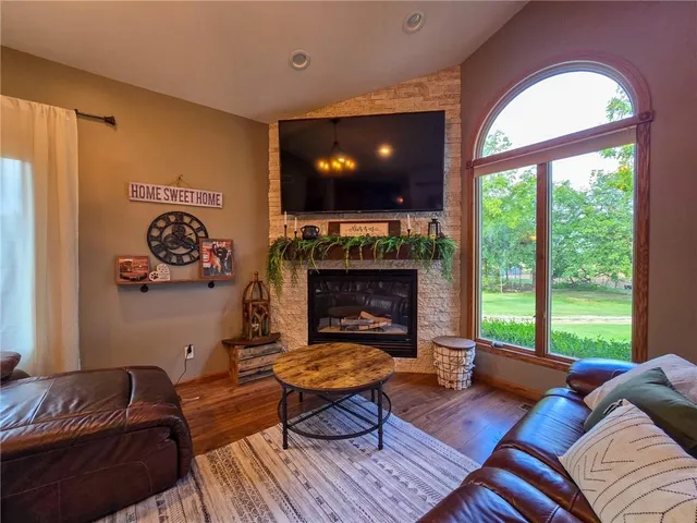 $695,000 | 674 Old Mill Road, Peabody, KS 66866