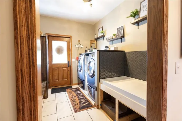 $695,000 | 674 Old Mill Road, Peabody, KS 66866