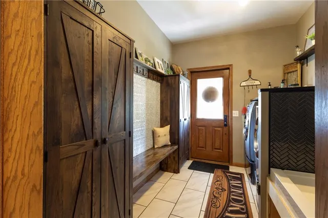 $695,000 | 674 Old Mill Road, Peabody, KS 66866