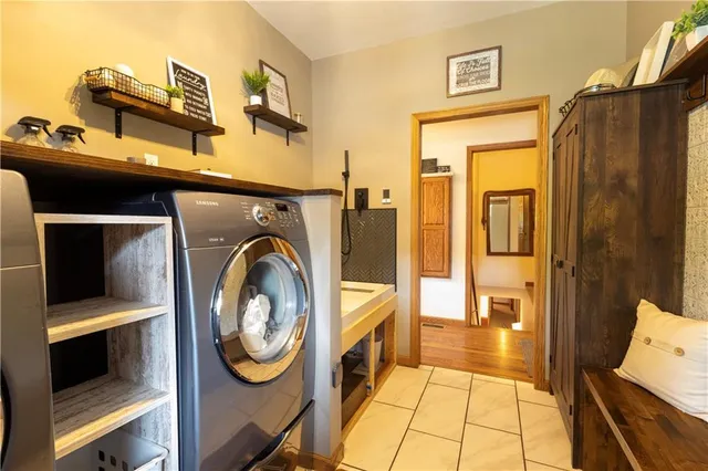 $695,000 | 674 Old Mill Road, Peabody, KS 66866