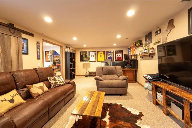 $695,000 | 674 Old Mill Road, Peabody, KS 66866