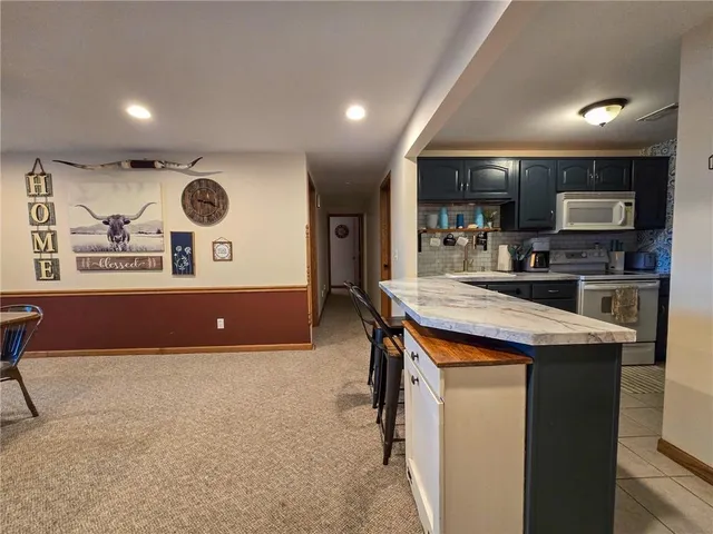 $695,000 | 674 Old Mill Road, Peabody, KS 66866