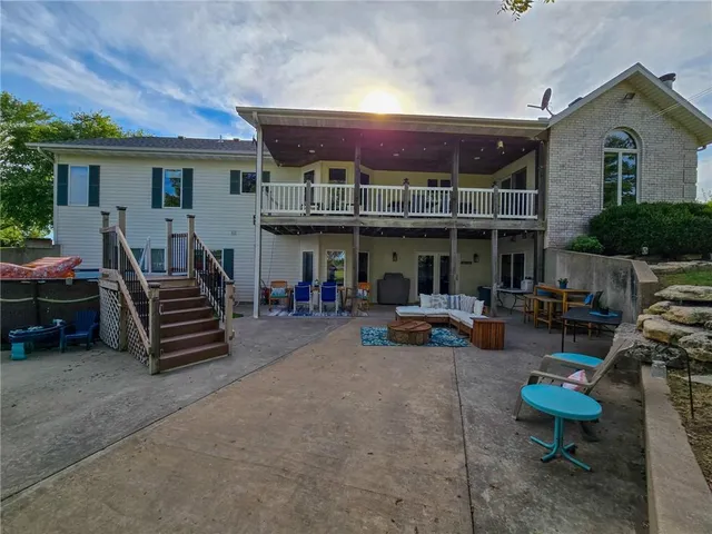 $695,000 | 674 Old Mill Road, Peabody, KS 66866