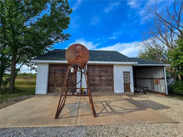 $695,000 | 674 Old Mill Road, Peabody, KS 66866