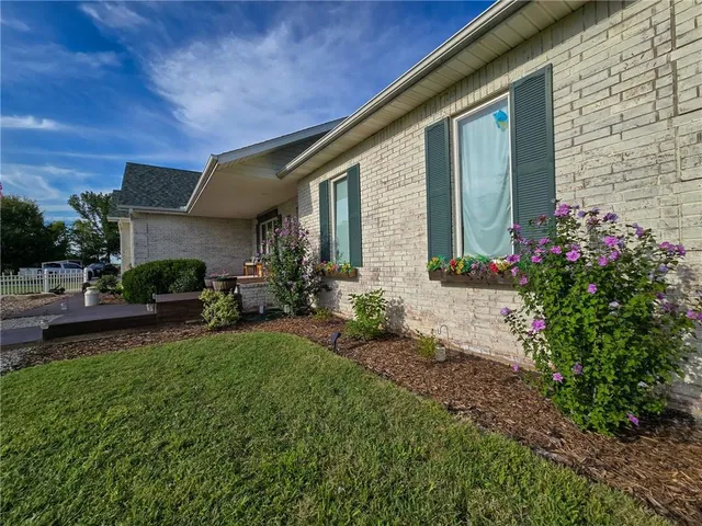 $695,000 | 674 Old Mill Road, Peabody, KS 66866