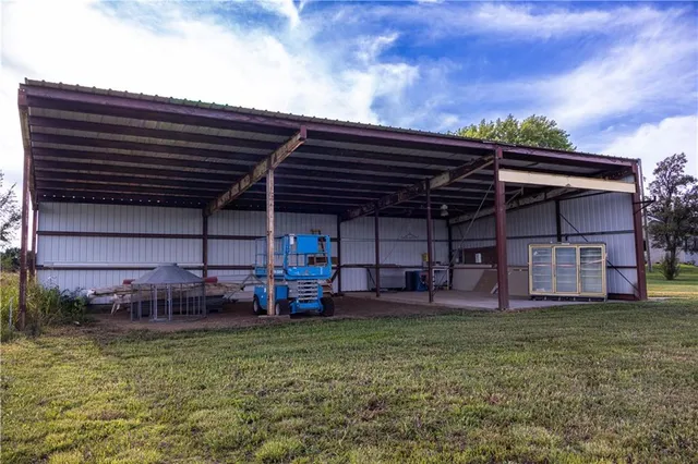 $695,000 | 674 Old Mill Road, Peabody, KS 66866