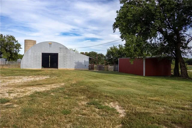 $695,000 | 674 Old Mill Road, Peabody, KS 66866